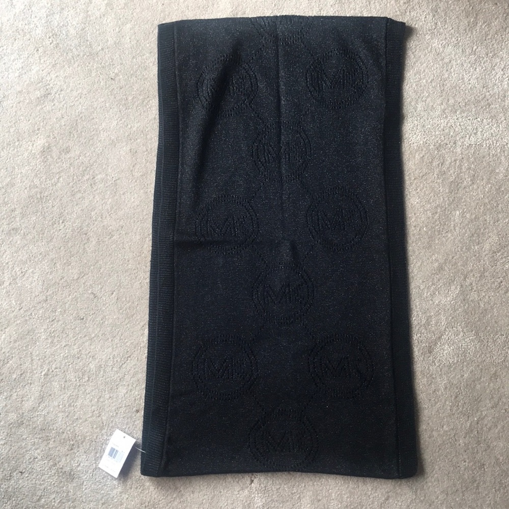 3/$20 🌟 Sparkly black Michael Kors infinity scarf